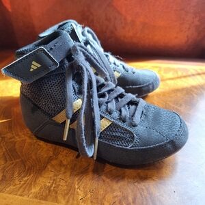 Boys Adidas Wrestling Shoes GUC 10